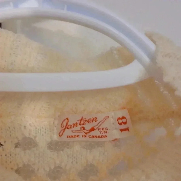 VINTAGE  Cream sheer knit sweater - Picture 6 of 9